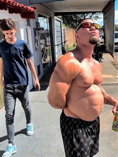 **Johny Muenster vs Jejaba 💀 Vacuum Pose Battle – Who Wins? 😱🔥**