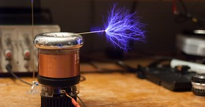 oneTesla shrinks its singing Tesla coil kit to palm-friendly proportions
