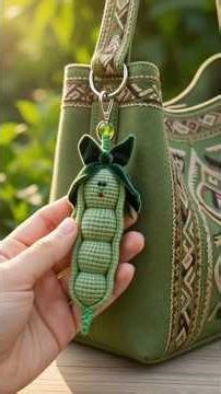 I don’t throw away fabric scraps — I turn them into unusual keychains. Easy, anyone can! ✂️🌱🫛