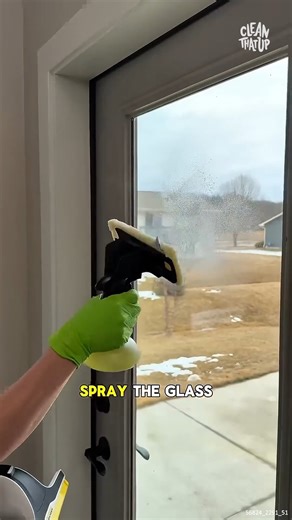 Trying This VIRAL Window Cleaning Tool #WindowCleaningTips #CleaningGadgetTest #HomeCleaningHacks #SparklingWindows | Clean That Up