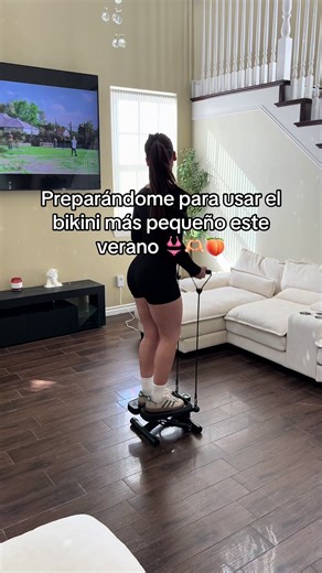 Preparándome para usar el bikini más pequeño este verano 👙🫶🏼🍑 #ministepper #stepper #homeworkout #tiktokshopspringglowup #tiktokshopcreatorpicks