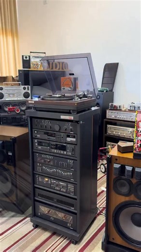 25K views · 9K reactions | Nice audio setup @audio_home #hifi #audio #hifiaudio #audiophile #homeaudio #loudspeakers #speakers #music #vinyl #vinylcollection #record #recordcollection #musiclover #hifilover #amplifier #musicplayer #recordplayer | Decibelvibe | Facebook