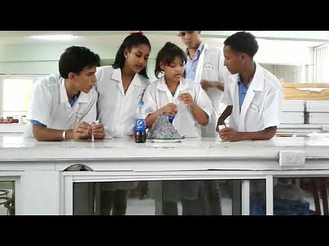 Experimento de Volcán con refresco y Alka Seltzer colorante Liceo juan de Jesús reyes