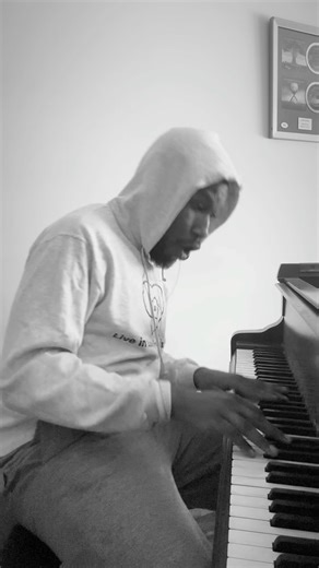 Cory Henry on Instagram: "Trying to build my speed back up. Improving over my song “C-Train”…#mightdelete #WillDelete #tooManyNotes #Shed #Piano #practice #156bpm #tooFastForMe #goodDayFolks"