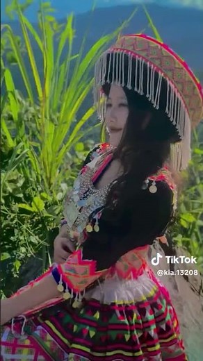 Nkauj hmoob toj siab