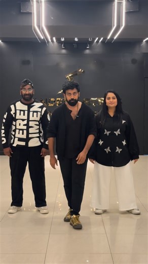 Mega Mobile Viral #HookStep Easy Tutorial. Learn and tag us on @teamaatasandeep_tas Swag kaa Baap #MegaStar @chiranjeevikonidela garu @shinescreenscinema @goldboxent @anilravipudi Anna Mana Shankara Vara Prasad Garu - January 12th ⭐️🔥 #Dance #MegaGrace VintageChiranjeeviGaru | Aata Sandeep