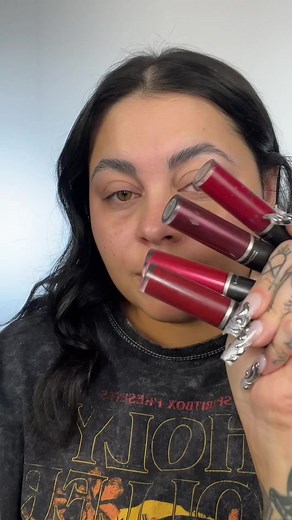 Doing my eyes for a red lip #grwm @maccosmetics Groundwork Sandstone, Omega, Cozy Grey Costa Riche Coffee Mac stack & extended play