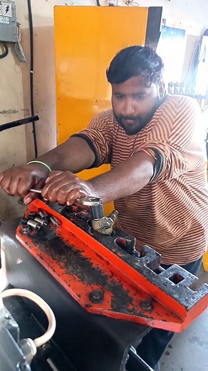 Pro Mechanic Reveals Injector Testing Hack #GarageLife #MechanicTips