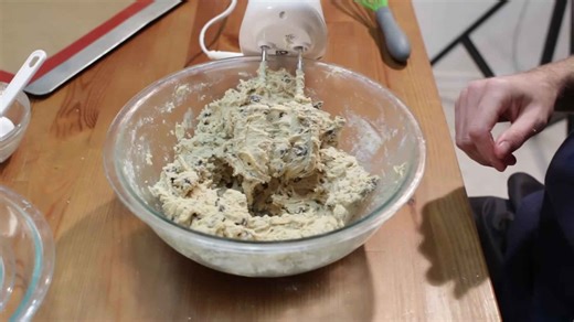 How to make chocolate chip cookies - easy soft chewy chocolate chip cookie recipe