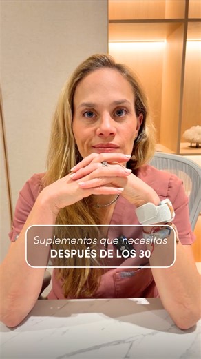 Dra. Cynthia Dickter (OBGYN) on Instagram: "Después de los 30, tu cuerpo pide que la suplementación comience a ser estratégica. Aquí no se trata de tomar más cosas, sino de elegir mejor: Nutrientes que realmente acompañen tu sistema nervioso, tu cerebro y tus hormonas en esta etapa. Cuando hablamos de inflamación, función cognitiva y equilibrio hormonal, el Omega-3 sobre todo, deja de ser opcional. Y si además se combina con colina, el impacto a nivel cerebral es aún mayor. 🧠✨ Si estás buscando