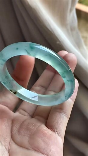 Our special treat for the little hands! High-quality ice glass with floating flowers and cut on Empress’s bracelet. Dimensions: 51x42.8x9.2x7.4mm | Myanmar A-Grade Awethentic Jadeite