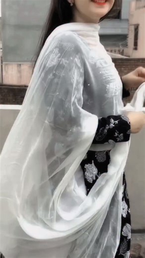 ‎سيمي خان‎ on Instagram: "😢😢😢😢😢"