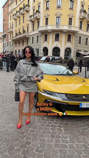Becky G a Milano per la fashion week 😍🇮🇹 #beckyg #fashionweek #milano #latinocalientemusic #latino