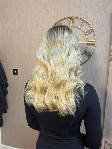 ✨ Ellie-Mae’s Christmas Hair Glow-Up! ✨ Today we created a soft, beautifully blended blonde using well-spaced foils with L’Oréal Blonde Studio 8, followed by a gorgeous Matrix Color Sync toner to perfect the tone. Finished with a silky blow-dry using Matrix Miracle Creator, then styled with the Diva Digital Tong for those dreamy festive waves 🎄💫 Ready for the holidays and absolutely glowing! ✨ #matrix #blondestudio8 #divaprofessional #haircolorist #michaelsweetinghairdressing | Michael Sweetin