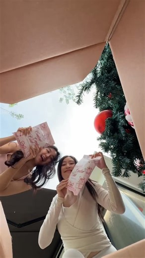 Triple C Marketing (1490877-U) on Instagram: "Some moments are small, but they stay with you forever 🤍 Here’s the recap of Content Creator Club 10.0, a gathering of XHS creators to celebrate Triple C turning 3 🎂🎉 From moving together in a mat Pilates session to the joy of unboxing blind bags 🎁✨, every laugh and little surprise made the day unforgettable ✨ Let’s take a look at all the fun moments! 🎥💫 #triplecmarketing #contentcreators #fyp #digitalmarketing #fypmalaysia #kocs #creativecreat