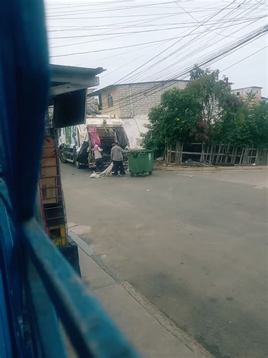 triste realidad q se vive en Manta🥺 trabajando obligados para q no los despidan 😭 #alcaldiademanta #alcaldesa #agustinintriago