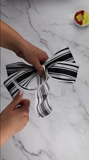 Make a Wreath Bow Using Pro Bow the Hand #diy #wreathmaking