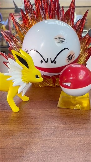 Figuras que son mucho mejores que las originales parte 21! Y el día de hoy, vamos a hablar de unas Figuras Pokemon muy bonitas! Voltorb y electrode de Studio de chino! ⚡️⚡️ Qué tan buenoa serán? acompañarlas un poquito más de cerca 💣 #pokemon #pokemoncolombia #pokemonfigures #pokemoncollector #pokemoncollection | Vario colecciones