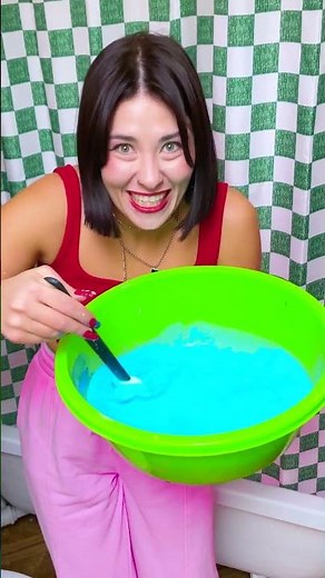 Douche Surprise avec un Seau de Peinture ! Il ne s’y attendait pas ! 😂