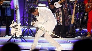 Prince Grammy Tribute: Miguel's Gloves and Dance Moves Raise Eyebrows