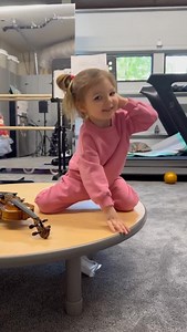 7.3K views · 2.9K reactions | Today’s violin lesson included: ✔ music ✔ emotions ✔ and a pretend phone call to talk about both  Angelica is 4, but she’s already got the whole ‘music = emotion’ thing down 朗 #AngelicaNero #violin #violinist #violinplayer #littlestar | Theangelicanero | Facebook