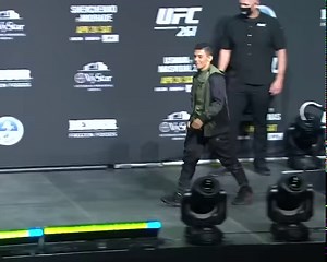 63K views · 2.2K reactions | Nobody has been able to stop Valentina Shevchenko's flyweight reign, but former strawweight champ Jessica Andrade is up for the challenge  #UFC261 | ESPN MMA | Facebook