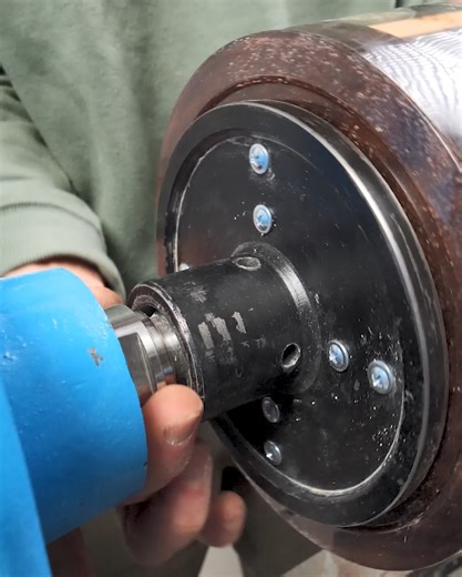 A Genius Way to Deal with Old Books | Creative Ideas