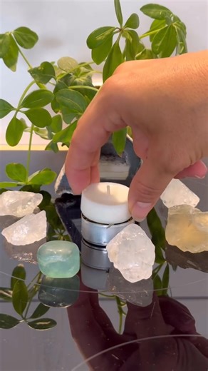 ✨ Easy Money Spell ✨ Place a tealight, a few coins, and a sprinkle of cinnamon & basil together to invite financial flow, opportunity, and steady abundance. Light the candle with intention, focus on what you want to attract, and let the flame carry your message. Once the candle is fully burned, wrap the wax in paper and dispose of it outside your home - never in your indoor trash. The coins can be kept in your wallet to continue the energy of prosperity. 💰✨ A gentle spell for a steady flow. 💸 