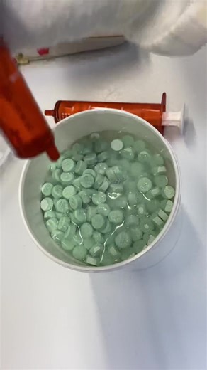 Dissolving tablets for a cream 🤩💊 #compoundingpharmacy #pharmacy #pharmacytechnician #pharmacyasmr #tablet #lovastatin #keloids #treament #medicine #health #tiktok #fy #fyp #dissolve #asmr #green
