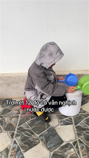 Nhận biết khuôn mặt của trẻ tự kỷ giúp bố mẹ phần nào phát hiện sớm tình trạng bệnh của trẻ. Các nhà khoa học của Đại học Missouri (Mỹ) đã tái hiện chân dung của gần 30 bé trai chia làm 2 nhóm: Tự kỷ và bình thường. Sau thời gian dài phân tích, nghiên cứu, kết luận của họ là khuôn mặt và trí tuệ của trẻ phát triển sóng đôi với nhau. Tức là trí tuệ có thể tác động đến khuôn mặt và ngược lại. Quá trình này bắt đầu từ giai đoạn phôi thai và kéo dài cho đến hết tuổi thiếu niên. Cụ thể, khuôn mặt trẻ