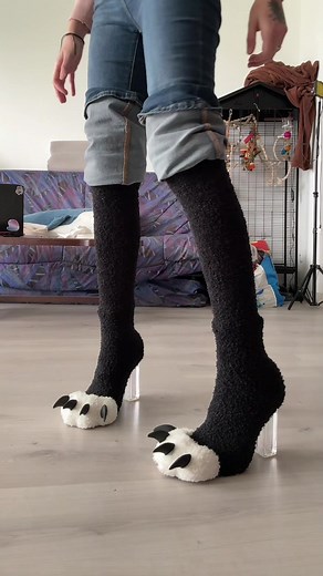@Mayamystic J’ai fabriqué mes nouvelles pattes pour mon cosplay de Loona ! 🐺 #helluvaboss #loonacosplay