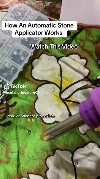Here is a helpful video that shows how to use an automatic/hot-fix rhinestone (stone) applicator to pick stones and attach them to fabric. How the Automatic Stone Applicator Works An automatic or hot-fix rhinestone applicator is a tool used to decorate clothes with stones or crystals. It can pick the stone and attach it to fabric using heat Simple Steps to Use It \t1.\tPlug in the applicator and allow it to heat up The tip becomes hot so it can melt the glue under the stone. \t2.\tChoose the cor