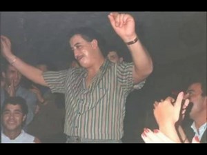 Cheb Hasni - Douni m3akoum naskar ou nghanilkoum - YouTube