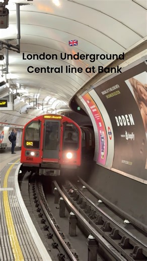🇬🇧 London Underground | Central line - 1992 Stock at Bank #london #underground #metro
