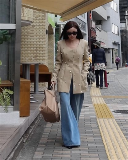 MANAMI 梯 真奈美 | ベージュのジャケットにもパールを ふんだんに付けてアップデート🦪🤍 @_josemoon_ 19日からの梅田店POPUPでいち早く ゲットできるよ🥰🫶 来週楽しみだなぁ〜🤤🍚🤍 #JOSEMOON | Instagram