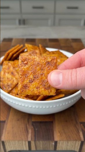 Smoked Saltine Crackers | Nashville Hot Crackers #food