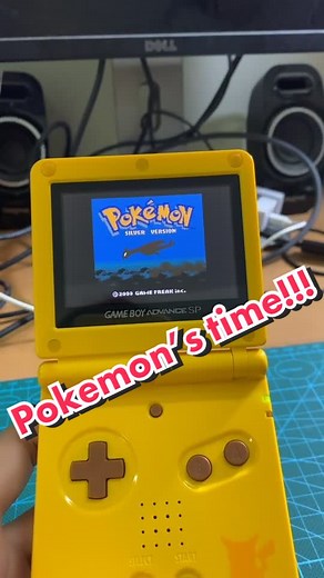 Retro Gameboy Gameplay with Pikachu | Nintendo Gameboy SP