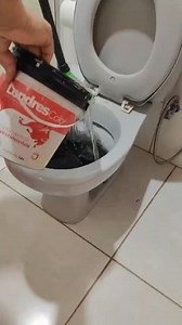 1M views · 3.2K reactions | How he unclogged that toilet in 3 seconds #creativity #tips #LifeHacks | Raimundo's Recipes and Tips | Facebook