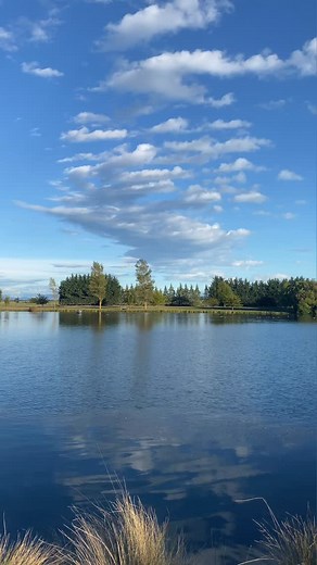 One of many stunning sunset view points in Mid Canterbury 🌅 We’re spoilt for choice in fact! Lakehood is located about 15 minutes out of Ashburton township, and offers easy to access lake front spots to gaze at the sun as it goes down. Where’s your go-to sunset spot? | Experience Mid Canterbury
