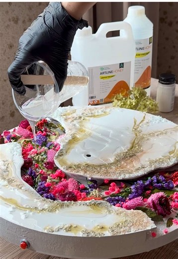 Creating Beautiful Resin Art with Real Flowers