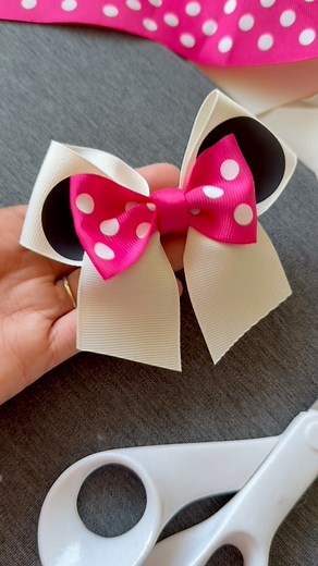 1.1M views · 4.7K reactions | What should I do next?  I love how this bow turned out. Minnie inspired bow tutorial #hairbowtutorial #liston #bowdiy #bowtutorial #moño #ribbon #hairbows | Monica Crafts It All | Facebook