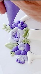 316K views · 4.8K reactions | Unfortunately, my beautiful floral monogram royal icing transfer did break but just a tiny piece! It held together way better than I expected! If you would like to see the full process, you can check out my page or the comment section for a link! | Beka Claire | Facebook