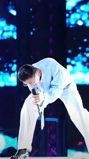 Guo Youcai sang the song (Promise) with a style that left a lasting impression on the audience.