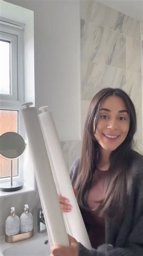 1.5M views · 9.2K reactions | Blink and you’ll miss it  Installing our No Drill Twist2Go Roller Blinds is as easy as 1, 2, 3 - 1️⃣ Slot the blind into the window recess 2️⃣ Twist the wheel to tighten into place 3️⃣ Enjoy your new blind and ultimate shading control They’re perfect addition to bathrooms or kitchens, as shown by @homebyco_ 懶  Twist2Go Tessere Dove White Roller Blind - https://bit.ly/45vDNQY | Blinds 2go | Facebook