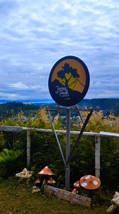 Gaano nga ba kaganda ang James Peak Camping Farm? 🌄✨ Isang overlooking campsite na halos 360° ang view. Sa umaga, tanaw ang Sierra Madre, Laguna de Bay, bundok ng Antipolo at Metro Manila. Sa hapon, may napakagandang sunset 🌅, sa gabi ang city lights 🌃, at sa madaling-araw ay sasalubungin ka ng sunrise at sea of clouds ☁️☀️ Tunay na pahinga sa gitna ng kalikasan. #jamespeakcampingfarm #antipolocamping #AntipoloNature #outdoorph #lagunadebayview #CampingPH #MetroManilaView #TaraSaBundok #mount