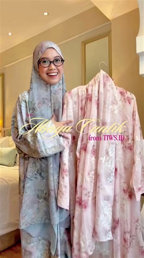 Unboxing Abaya Cantik dan Pashmina dari Tiws