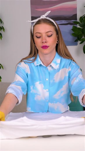 5-Minute Crafts GIRLY on Instagram: "A splash of color for my closet, and my mood 🌈 #tiedye #diyfashion #creativevibes #colorfulstyle #craftinspo"