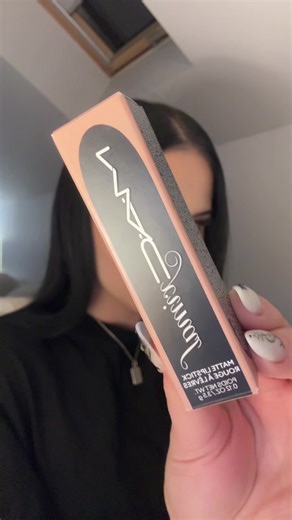 Obsession with M·A·C Lipstick: A Makeup Must-Have