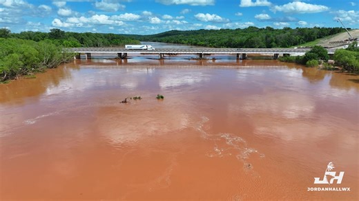 645K views · 6.6K reactions | Red River continues to flood near the I-35 Bridge on the Texas/Oklahoma border. The flood gauge has come back down to 26 feet from the 38 it was flowing at 2 days ago. Looks like the bridge project was also destroyed. #redriver #flooding #Oklahoma #texas #floodingnews | Storm Chaser Jordan Hall | Facebook