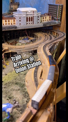 N Scale Train Arriving at Union Station